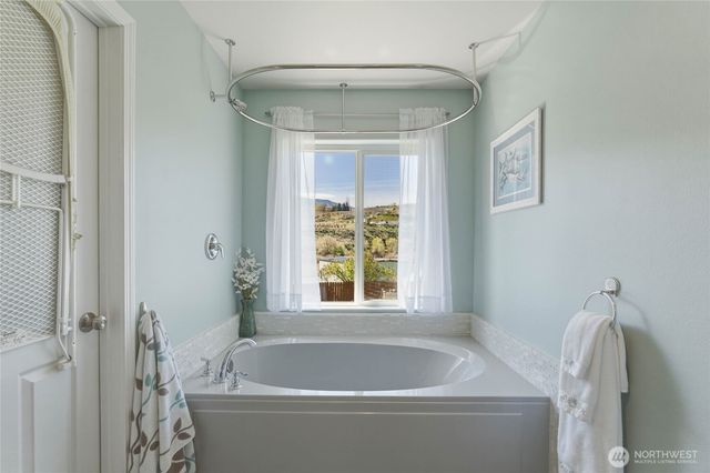 2837 Riviera Boulevard, Malaga, WA 98828