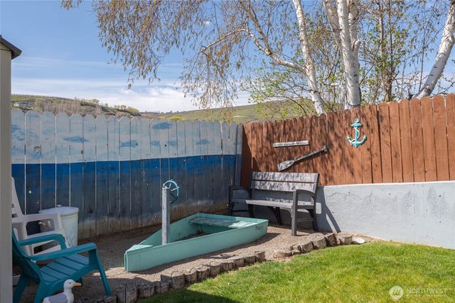 2837 Riviera Boulevard, Malaga, WA 98828