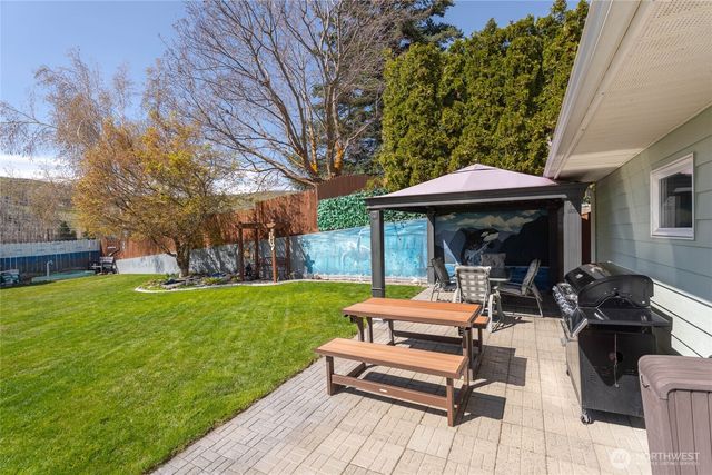 2837 Riviera Boulevard, Malaga, WA 98828