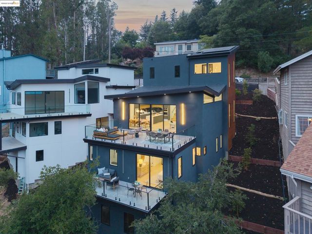 7270 Woodrow Dr, Oakland, CA 94611