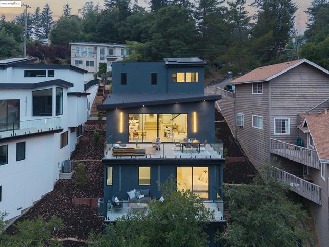 7270 Woodrow Dr, Oakland, CA 94611