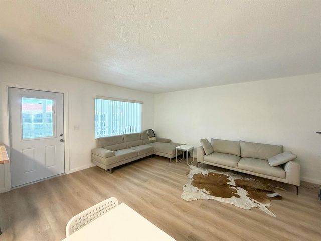 580 Egret Drive 305, Hallandale Beach, FL 33009
