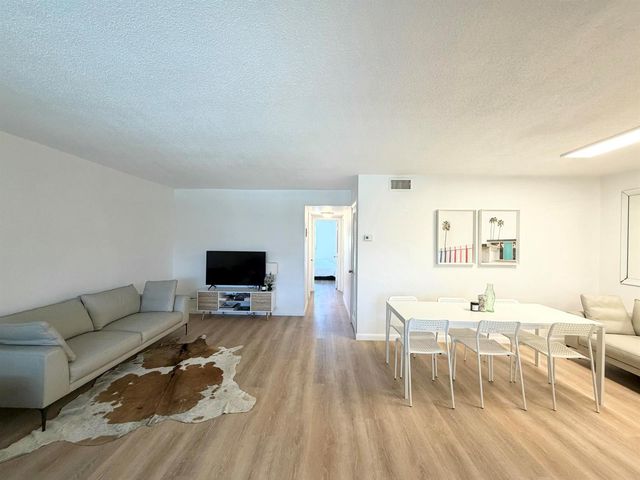 580 Egret Drive 305, Hallandale Beach, FL 33009
