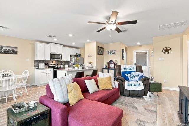 16000 STRATFORD CV, Lytle, TX 78052