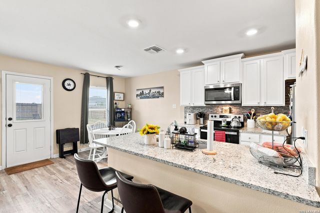 16000 STRATFORD CV, Lytle, TX 78052