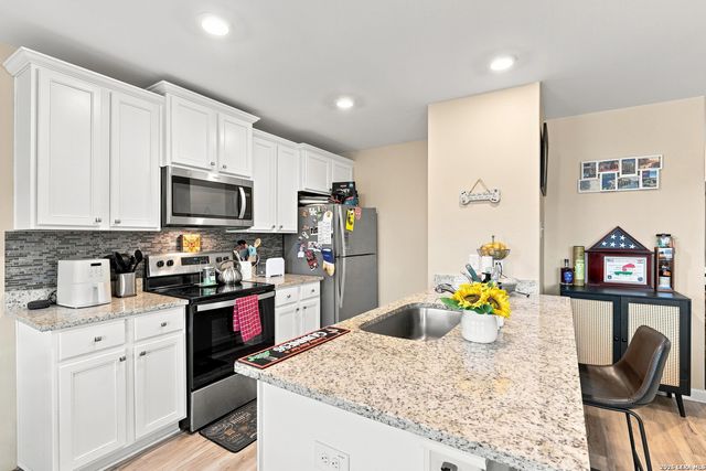 16000 STRATFORD CV, Lytle, TX 78052