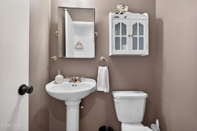 21 Ziemke Farm Lane, Cohoes, NY 12047