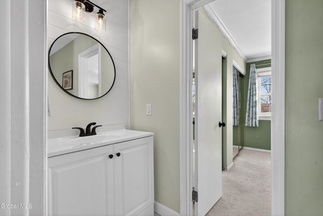 21 Ziemke Farm Lane, Cohoes, NY 12047