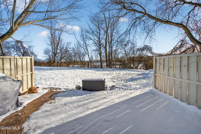 21 Ziemke Farm Lane, Cohoes, NY 12047