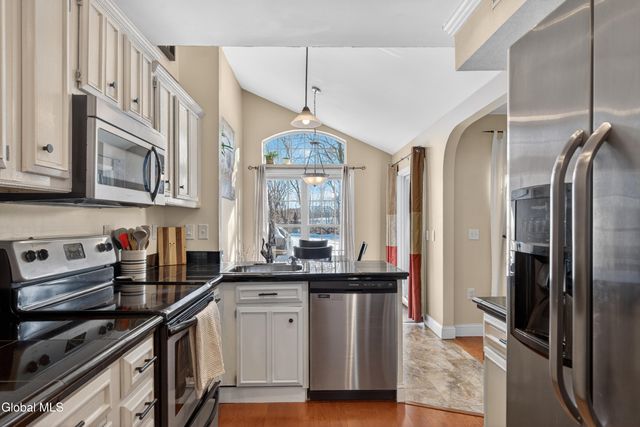 21 Ziemke Farm Lane, Cohoes, NY 12047