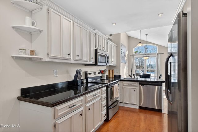 21 Ziemke Farm Lane, Cohoes, NY 12047