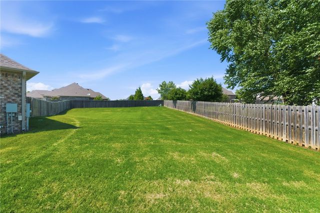 200 Grimsdell Circle, Cave Springs, AR 72718