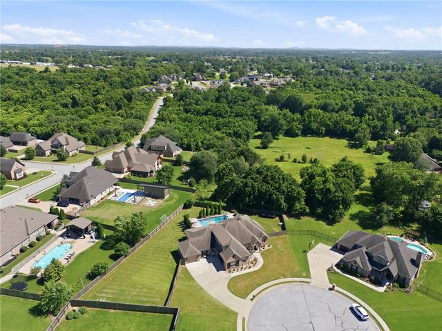 200 Grimsdell Circle, Cave Springs, AR 72718