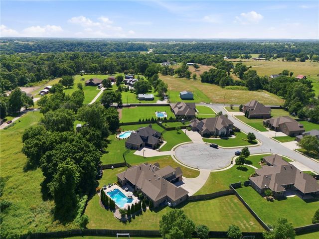 200 Grimsdell Circle, Cave Springs, AR 72718