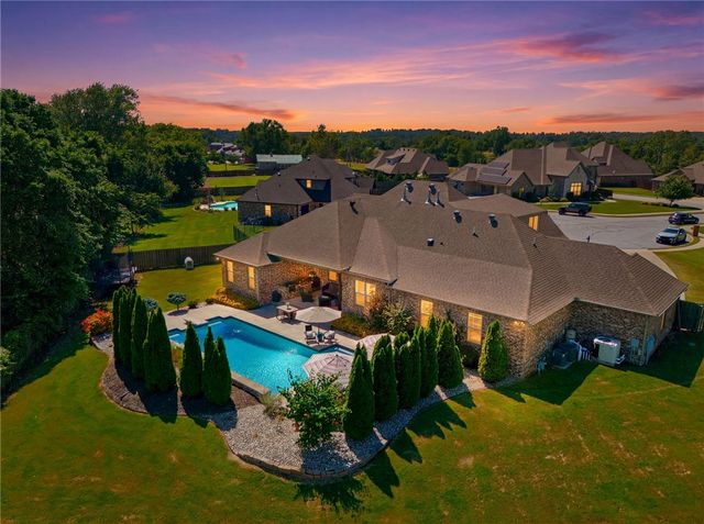 200 Grimsdell Circle, Cave Springs, AR 72718