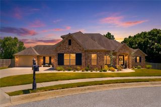 200 Grimsdell Circle, Cave Springs, AR 72718