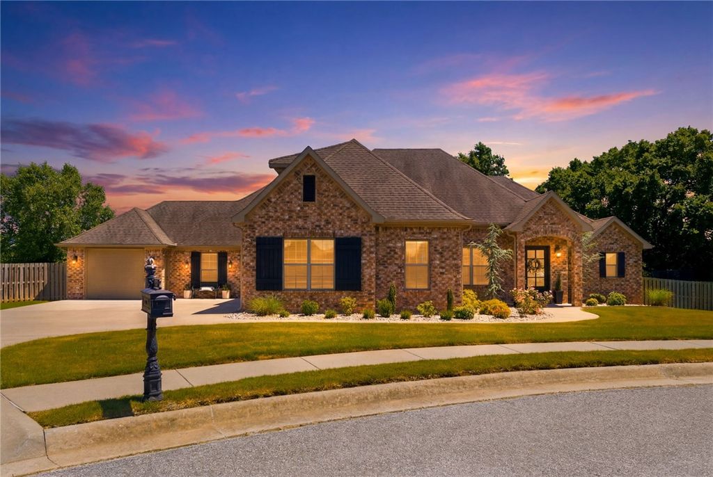 200 Grimsdell Circle, Cave Springs, AR 72718
