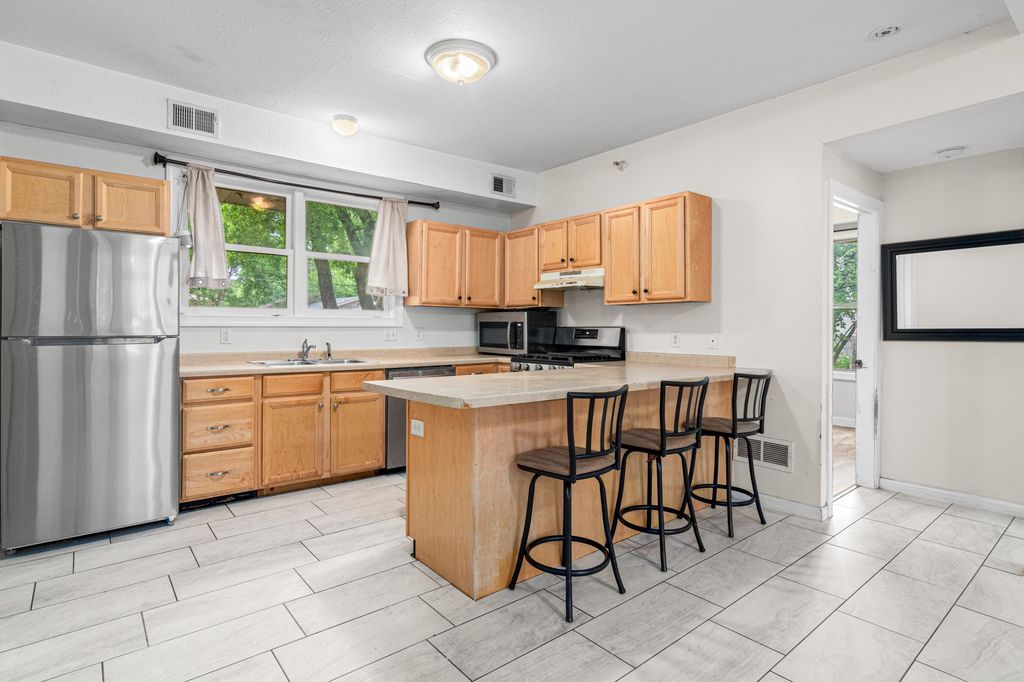 2827 Bryant Avenue N 2, Minneapolis, MN 55411