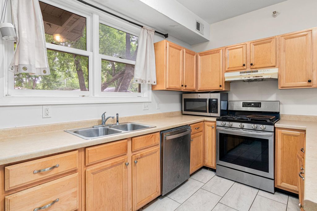 2827 Bryant Avenue N 2, Minneapolis, MN 55411 — photo 2