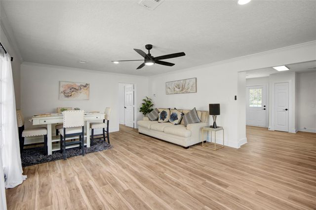 4909 Cochran Street 1, Houston, TX 77009