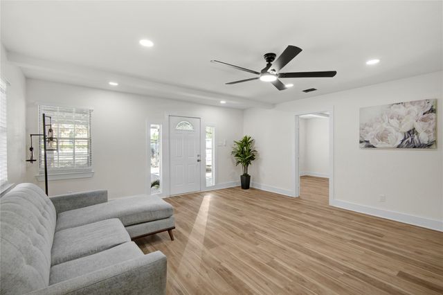 4909 Cochran Street 1, Houston, TX 77009