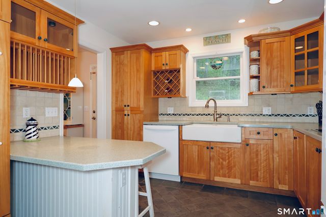 6 Hillside Court, Brookfield, CT 06804