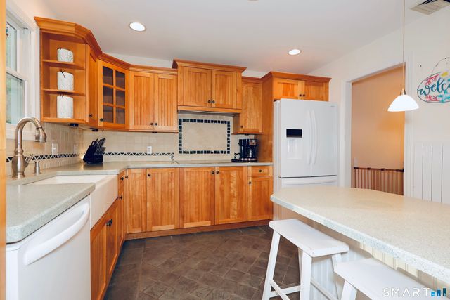 6 Hillside Court, Brookfield, CT 06804