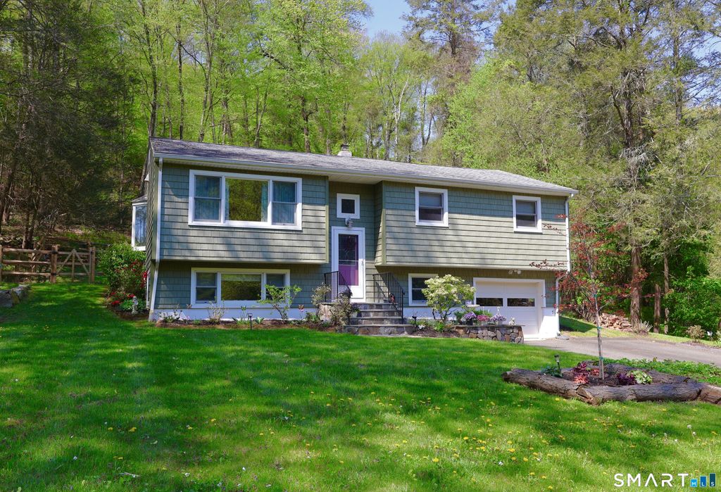 6 Hillside Court, Brookfield, CT 06804