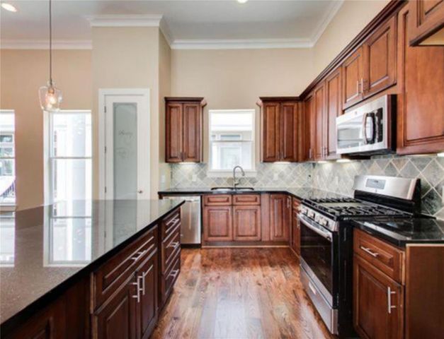 2206 Holman Street, Houston, TX 77004