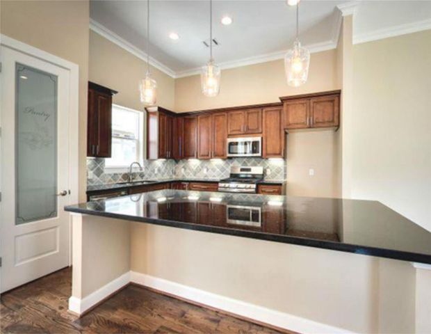 2206 Holman Street, Houston, TX 77004