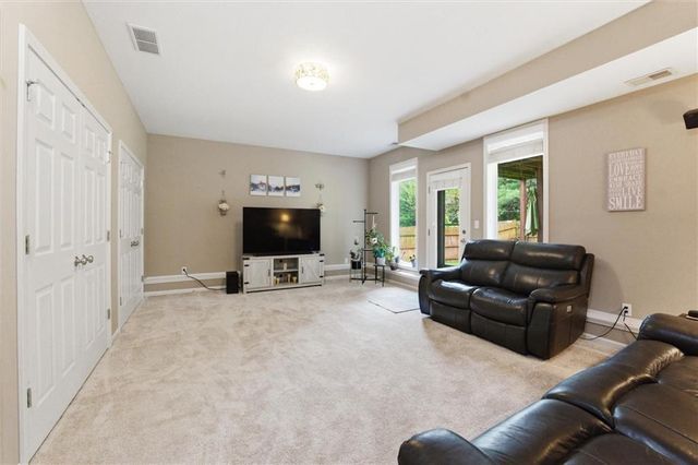 2509 SW Carlton Court, Lee's Summit, MO 64082