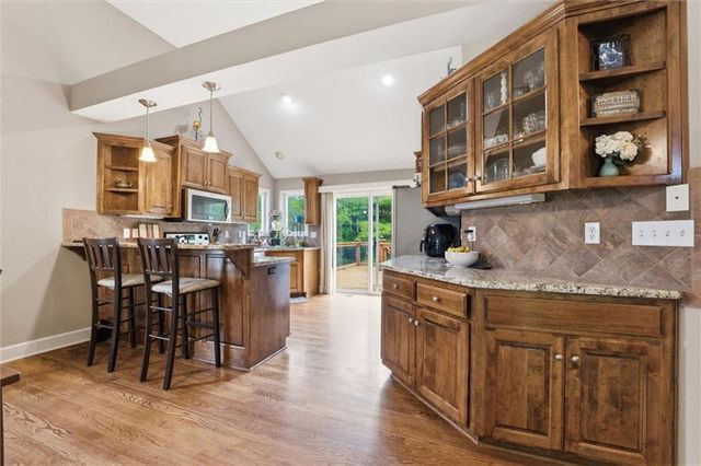 2509 SW Carlton Court, Lee's Summit, MO 64082