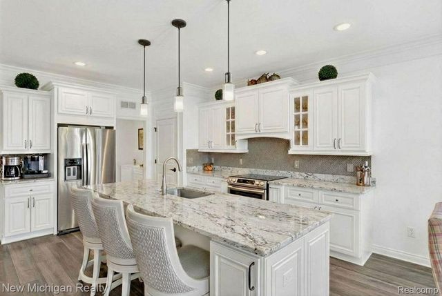 13185 Harbor Landings Drive 102, Fenton Charter Township, MI 48430