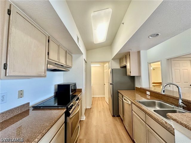 4700 Saint Croix LN 335, Naples, FL 34109