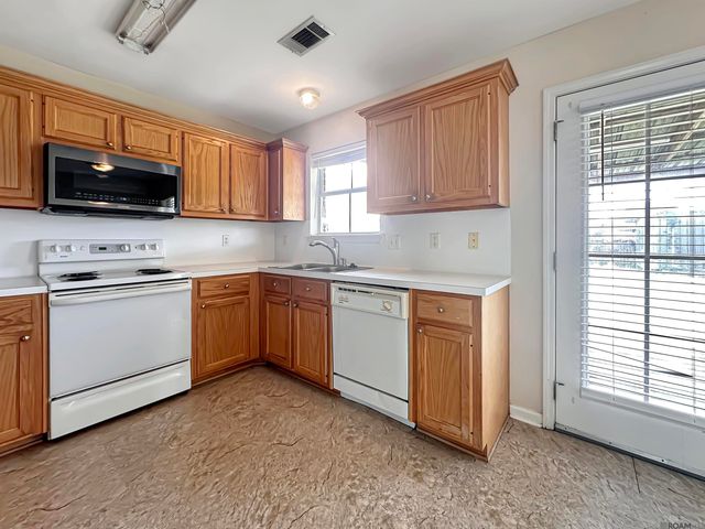 10088 Lexington Dr, Denham Springs, LA 70706