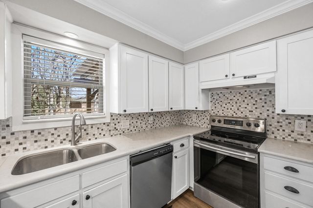 660 Springhill Drive, Hurst, TX 76054
