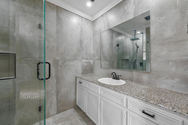 660 Springhill Drive, Hurst, TX 76054