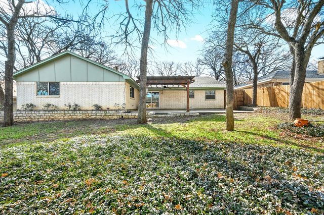 660 Springhill Drive, Hurst, TX 76054