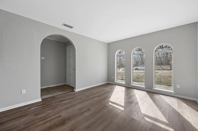 660 Springhill Drive, Hurst, TX 76054