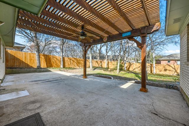 660 Springhill Drive, Hurst, TX 76054