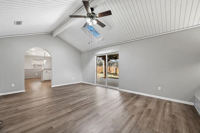 660 Springhill Drive, Hurst, TX 76054