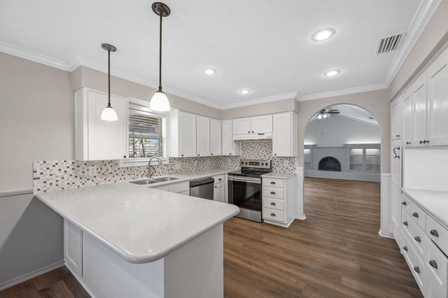 660 Springhill Drive, Hurst, TX 76054