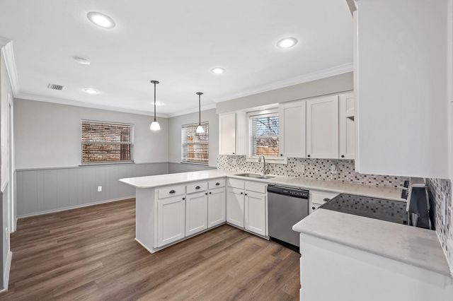 660 Springhill Drive, Hurst, TX 76054