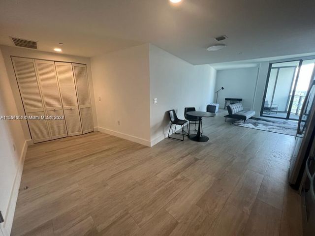 121 NE 34th St 2014, Miami, FL 33137