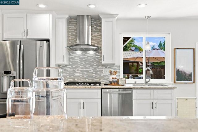 608 Banyan Ln, Walnut Creek, CA 94598
