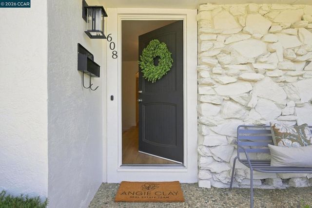 608 Banyan Ln, Walnut Creek, CA 94598
