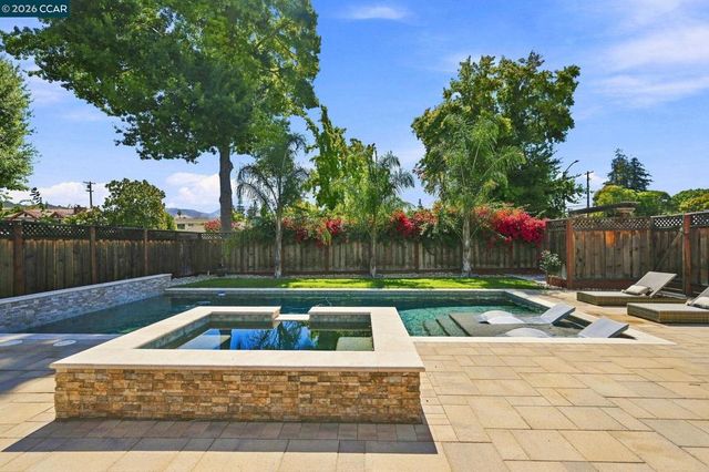 608 Banyan Ln, Walnut Creek, CA 94598