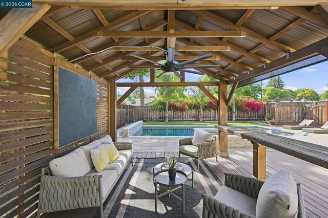 608 Banyan Ln, Walnut Creek, CA 94598