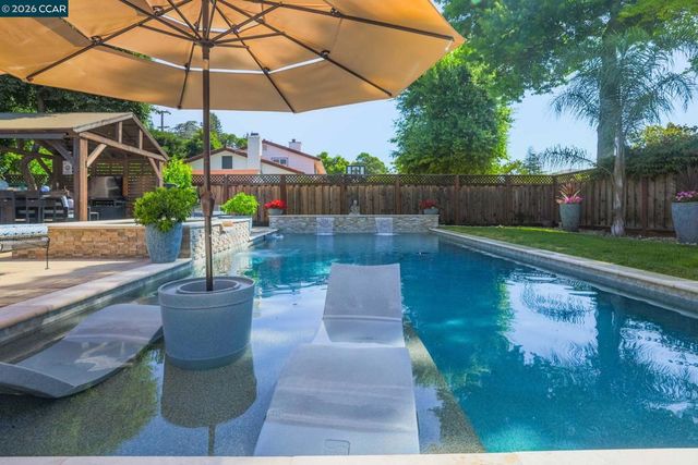 608 Banyan Ln, Walnut Creek, CA 94598