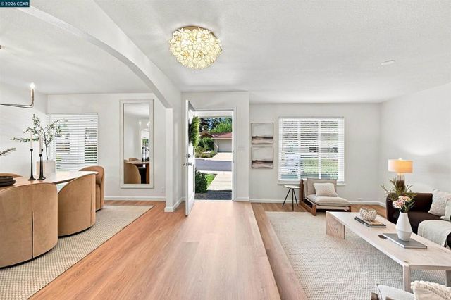 608 Banyan Ln, Walnut Creek, CA 94598